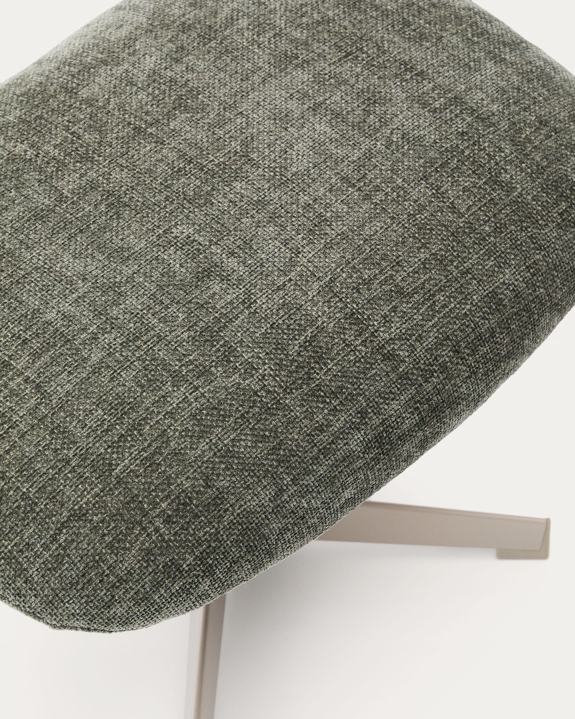 KAVE HOME Teryl grönt chenille fotstöd med grålackerad metall, FSC 100%.