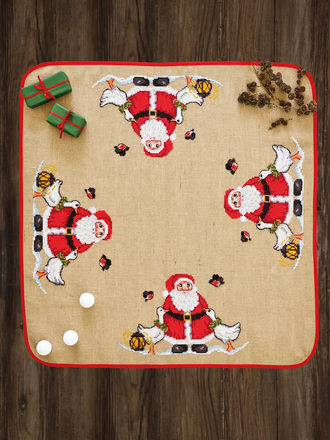 Juleträdsmatta - Tomte & gäss 120x120 cm - 45-2210