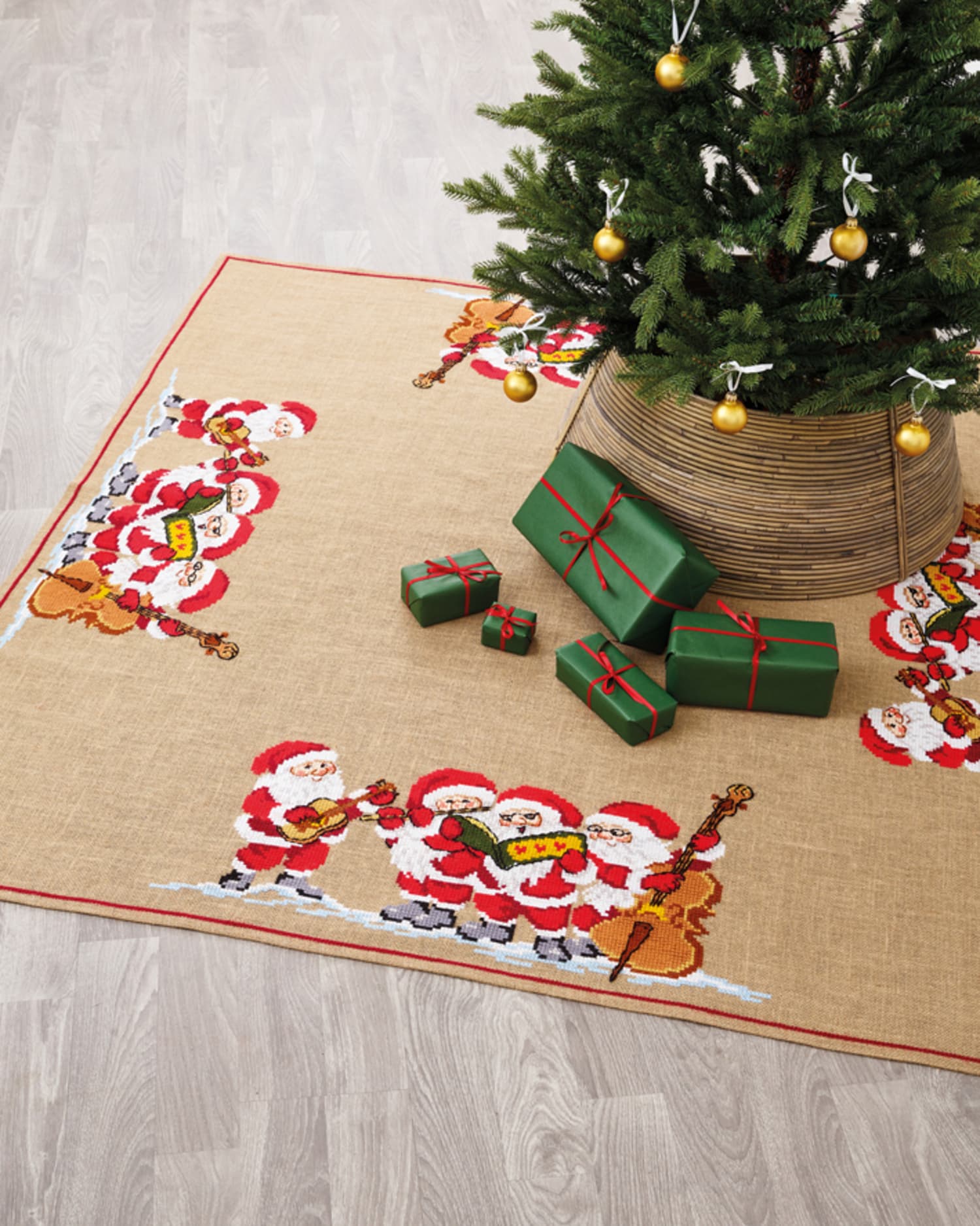 Julgransmatta med Orkestertomtar 172 x 172 cm - 45-3221