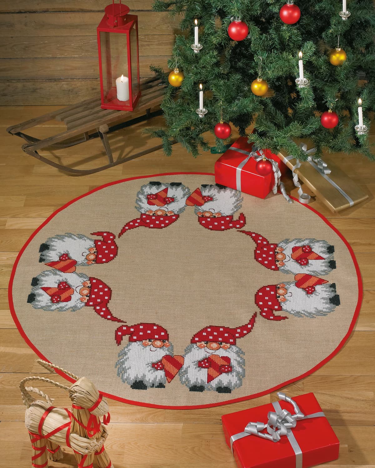 Juleträdsmatta - Pricknisse Ø 118 CM - 45-5577