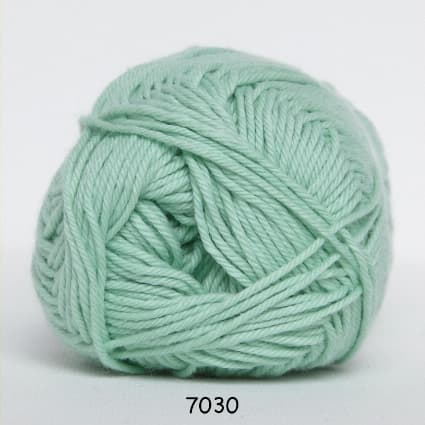 Cotton nr. 8- Bomullsgarn - Virkgarn -  fv 7030 Ljus Grön