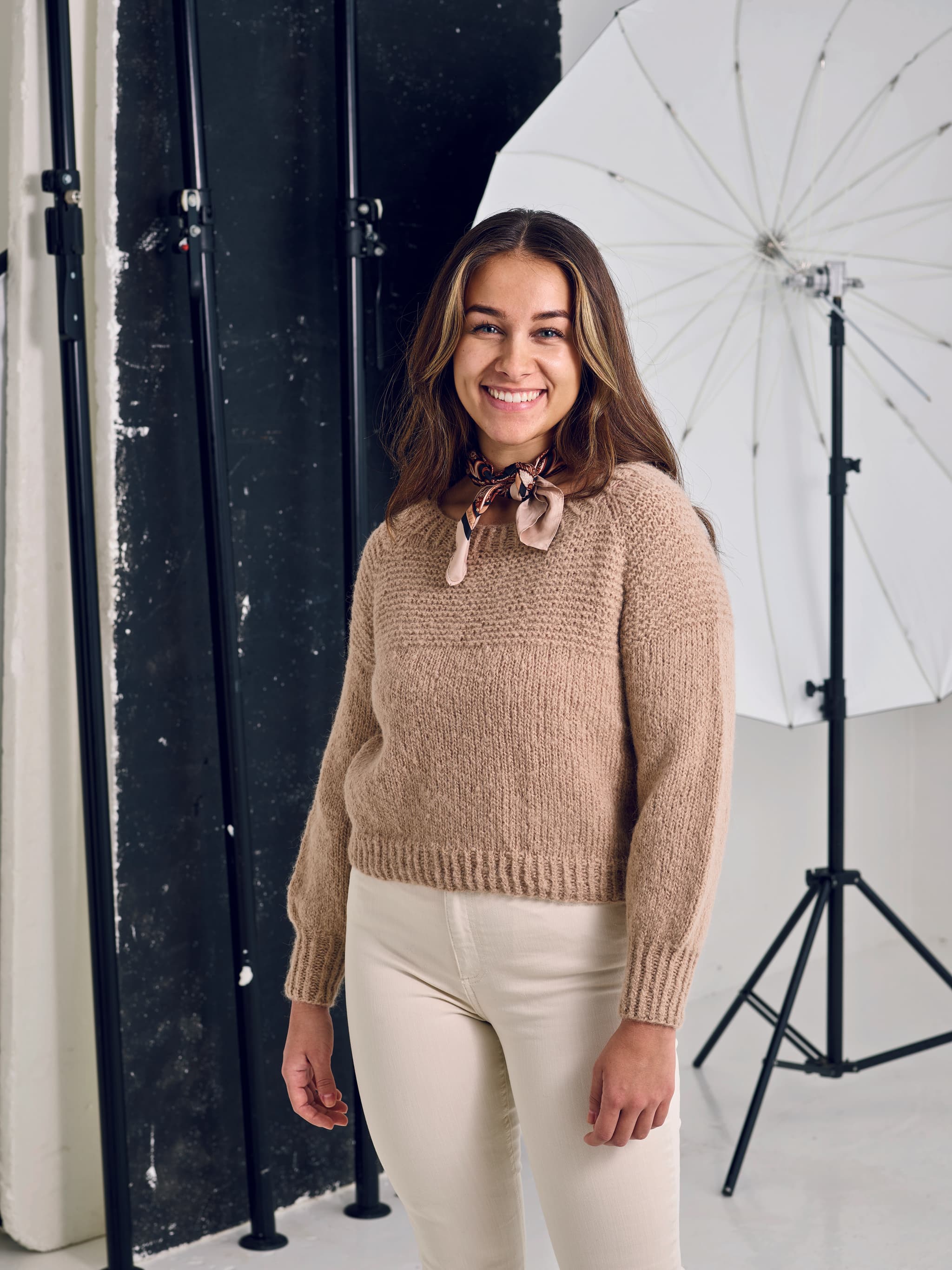 Elsa By Permin Stickmönster - 890701 Raglansweater