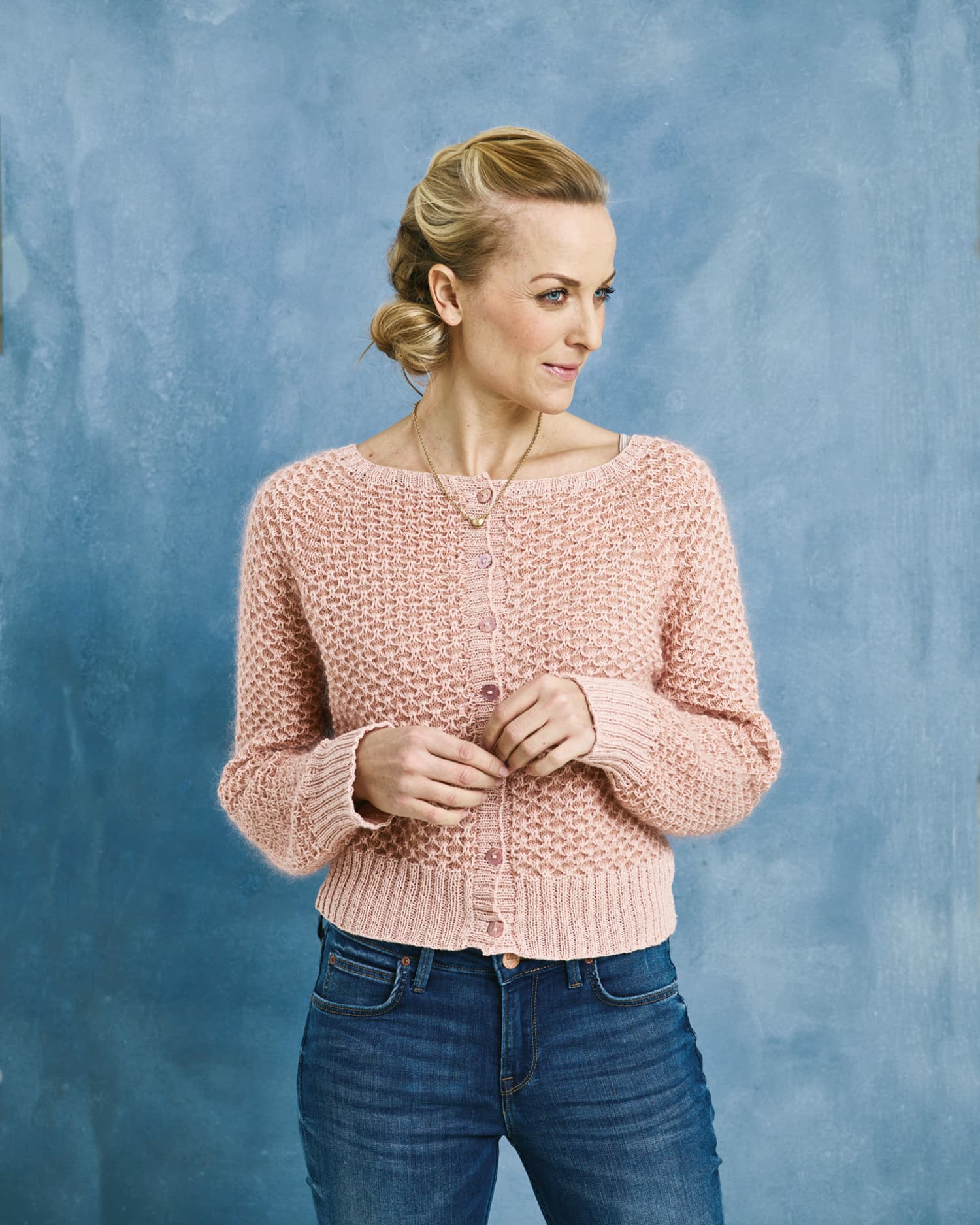 Elise stickmönster By Permin Cardigan i luftiga rutor 891123