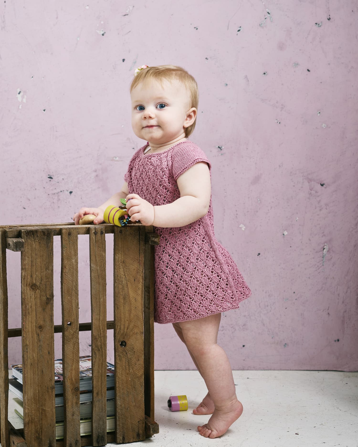 Elise stickmönster By Permin Babyklänning med hålmönster 891128