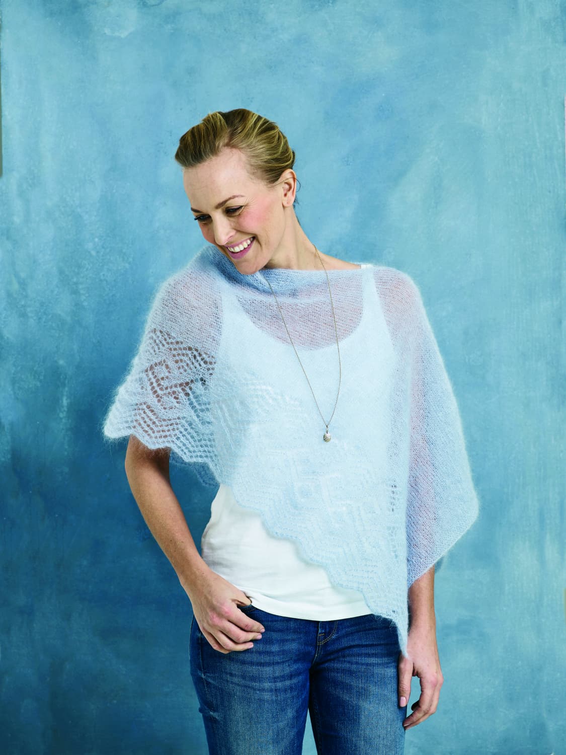 Poncho m/hulmønster Angel garn 894171