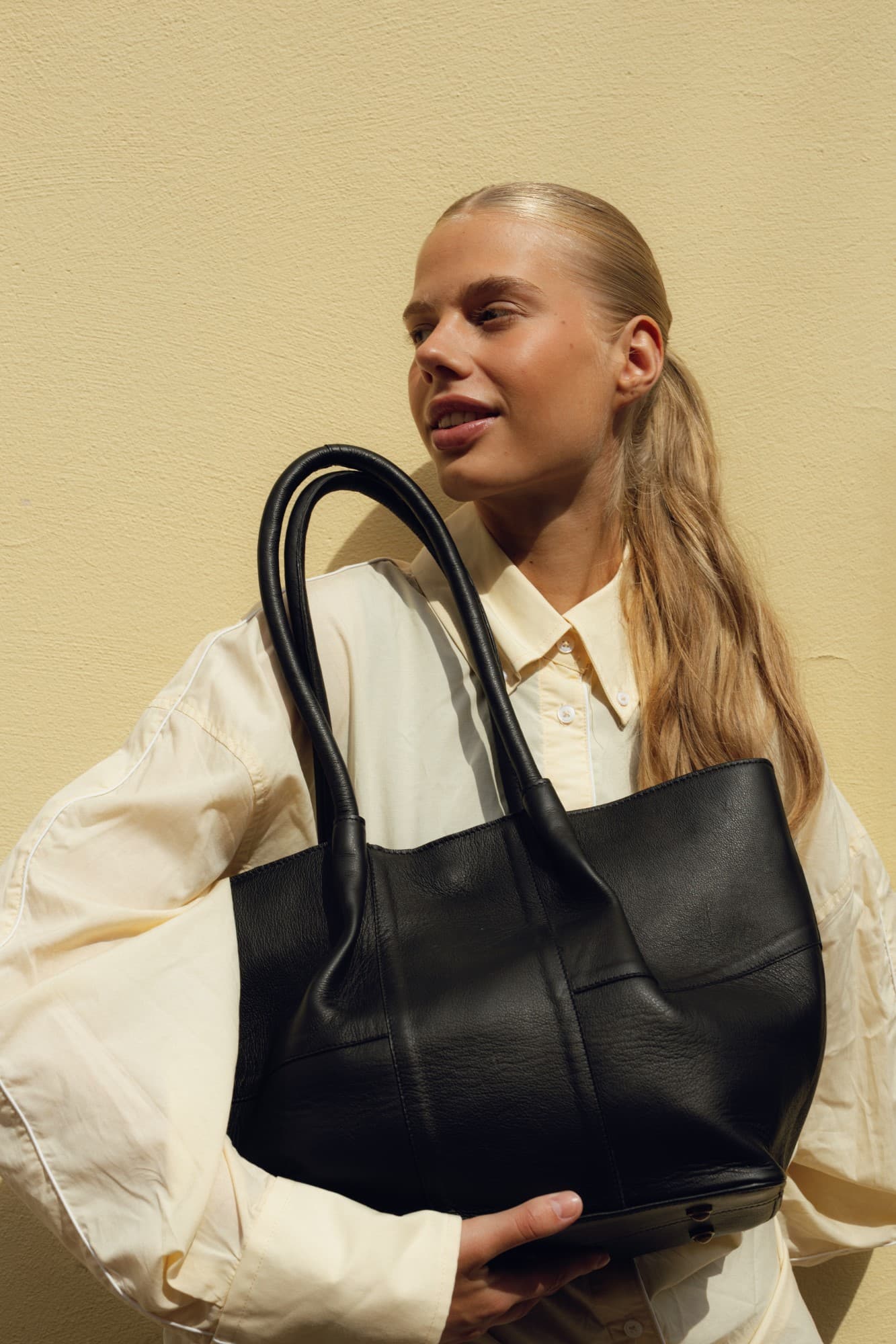 RE:DESIGNED Mane Small - Sort skindtaske 6551 Black