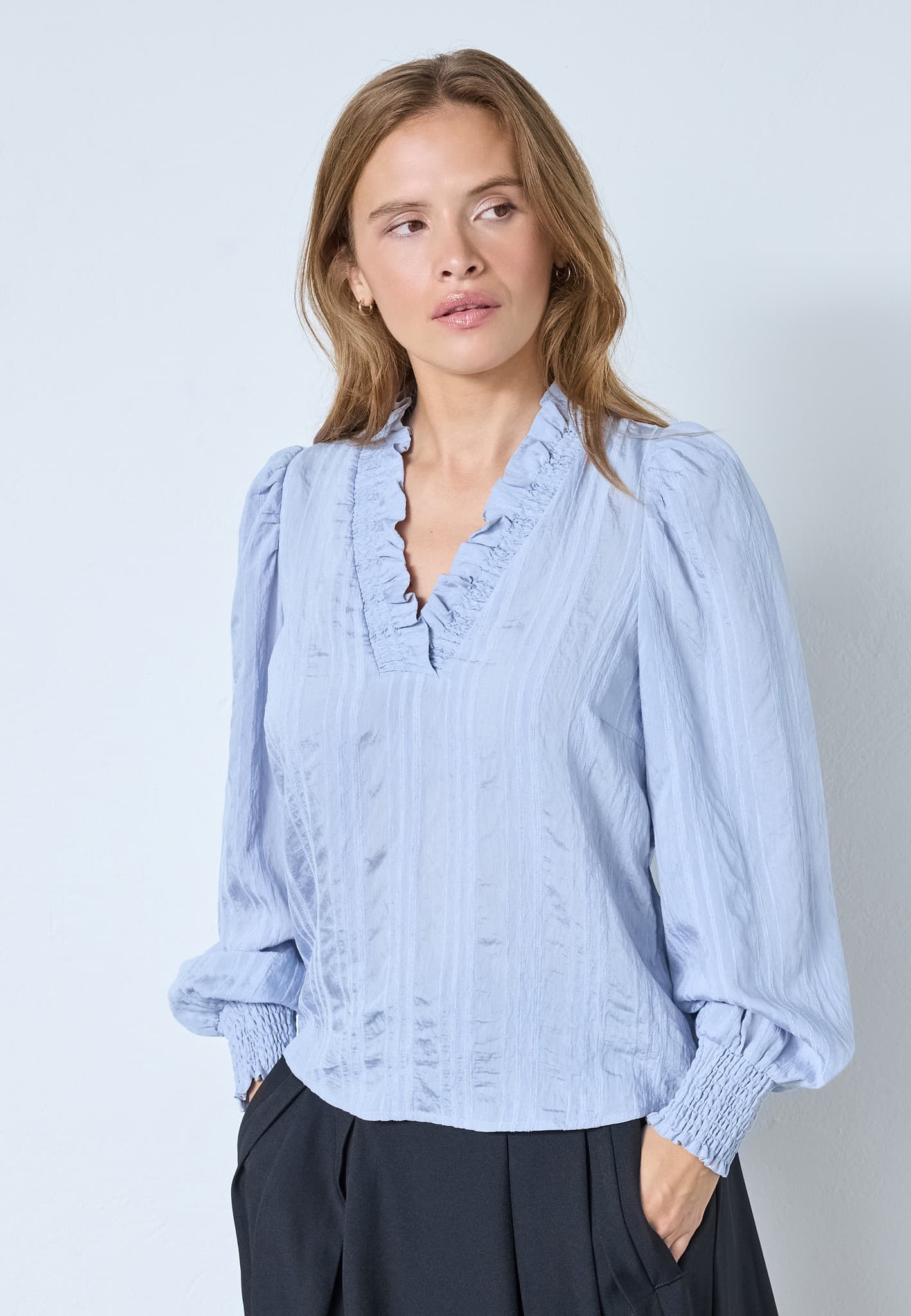 Co'Couture KesiCC V-Blouse - Lyseblå bluse 45024 Pale Blue