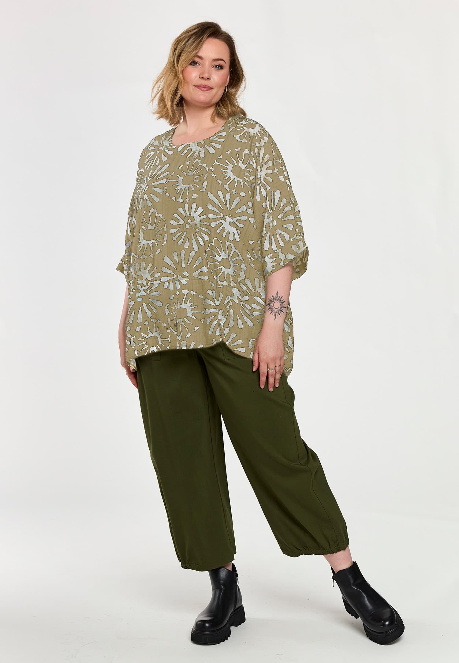 Gozzip GElissa Oversize Blouse - Beige printet bluse G261027 Beige