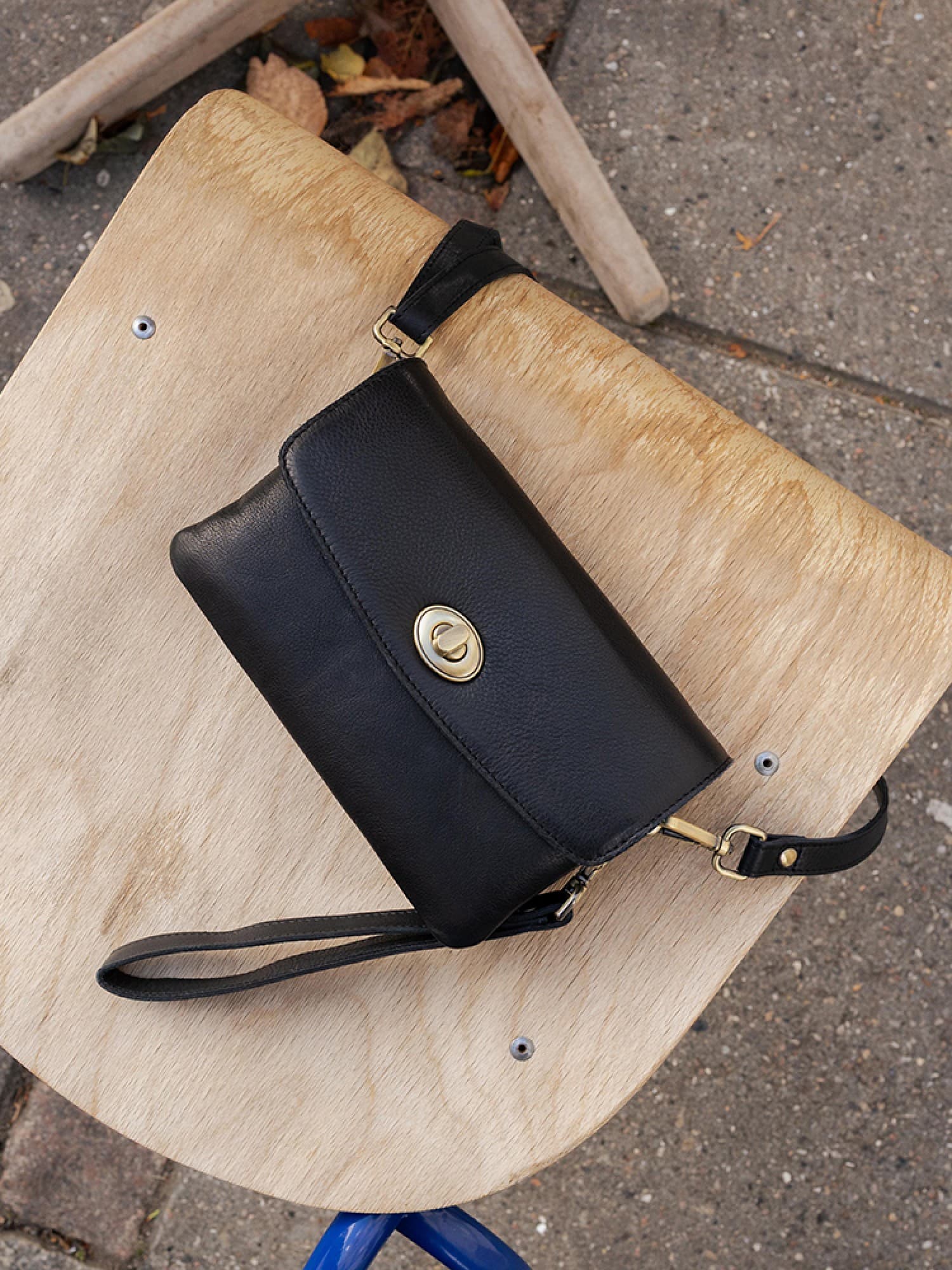 RE:DESIGNED Nisha Clutch - Sort lille skindtaske 6587 Black