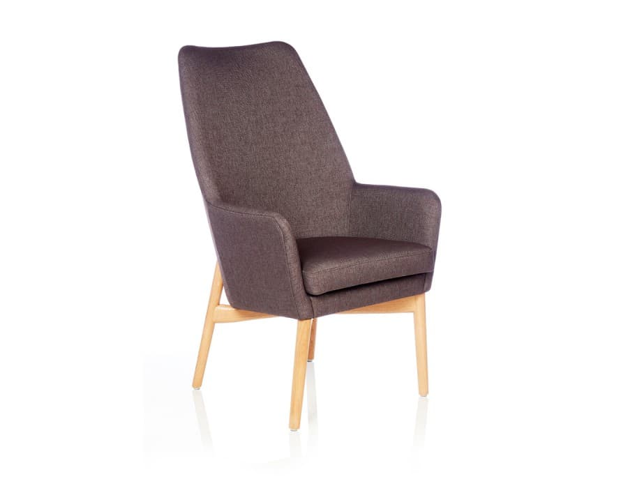 Uni lænestol høj med træben og tekstil - Skipper Furniture - Seniorstole Senior