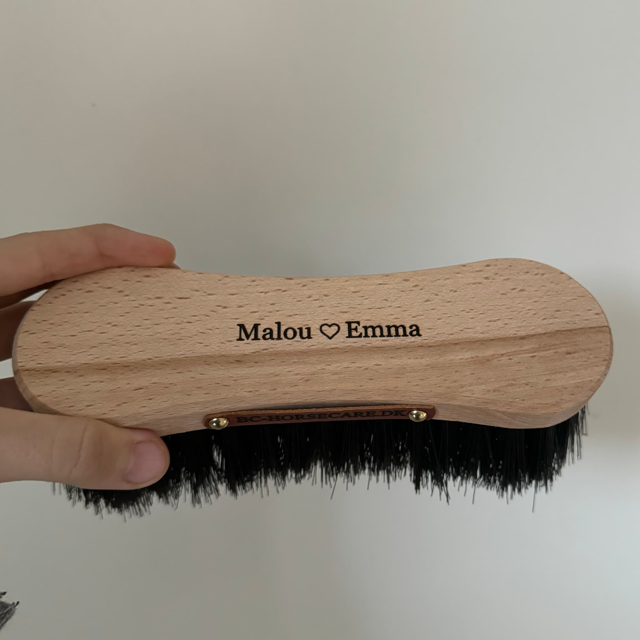 NAMNBORSTE, MJUK MED GRAVYR
