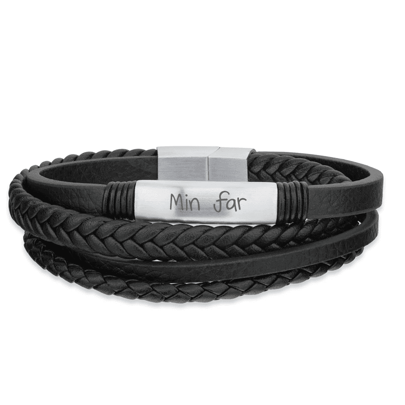 Scrouples - FORCE armbånd 4 rk.plade sort læder 23 cm - Personlige gaver til ham med gravering