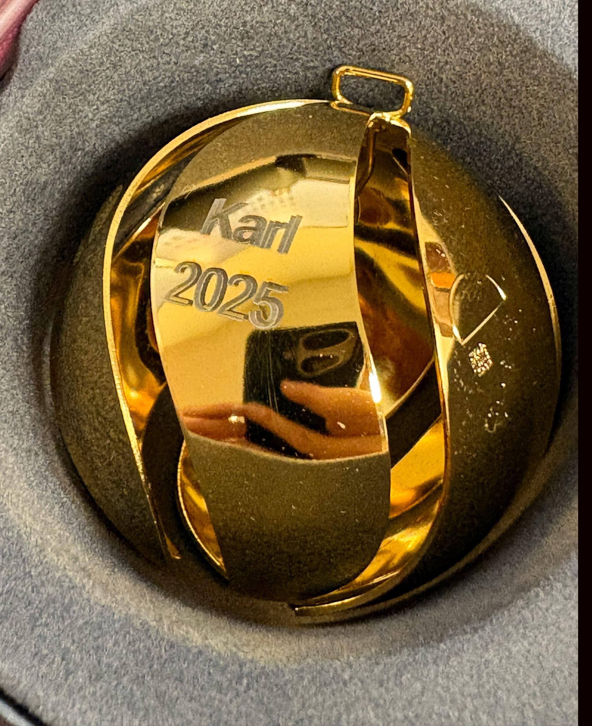 FÆRDIG graverede julekugle fra Georg Jensen " Karl 2025 " - Færdiggraverede gaver med gravering