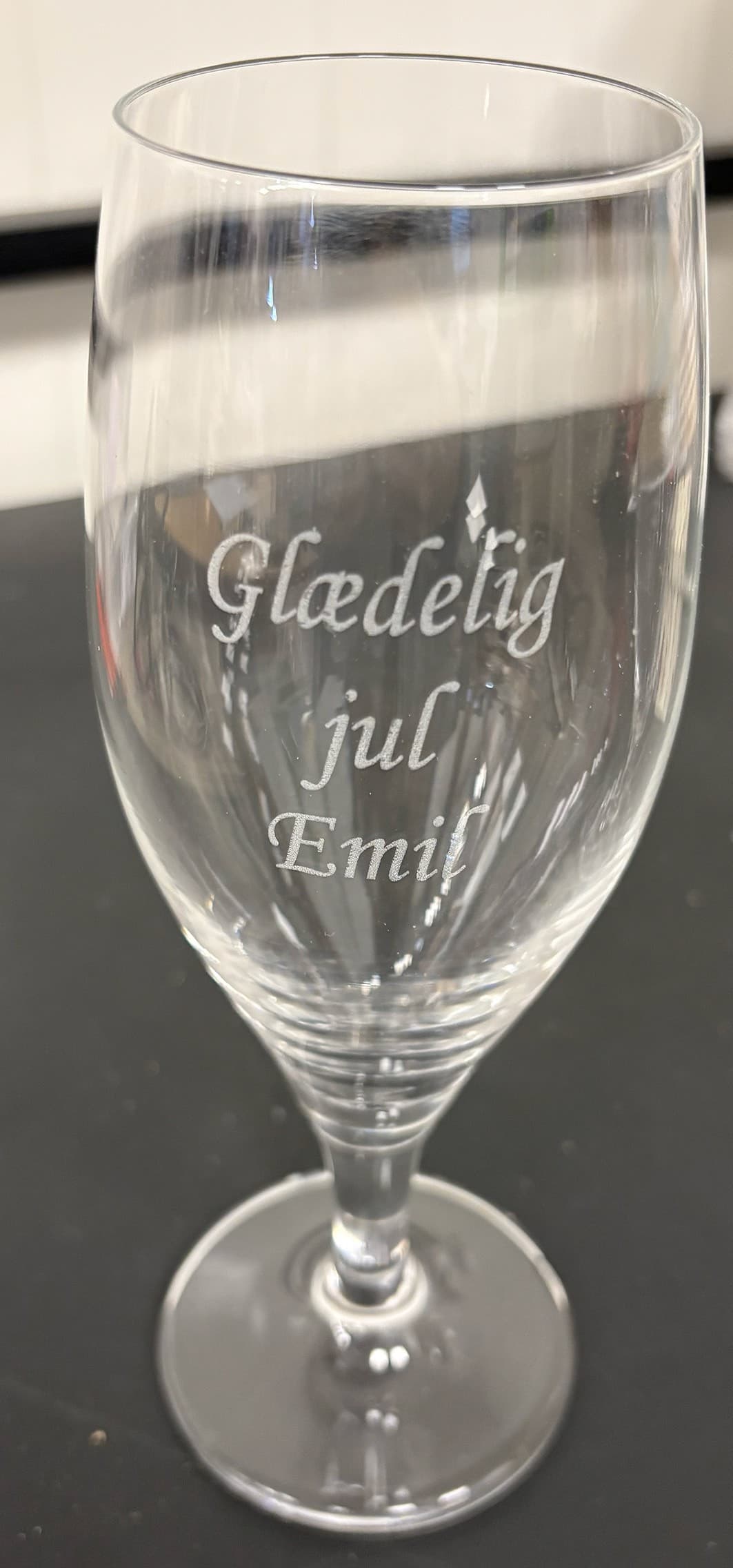 Aida Ølglas " Færdig graverede Glædelig Jul Emil " - Færdiggraverede gaver med gravering