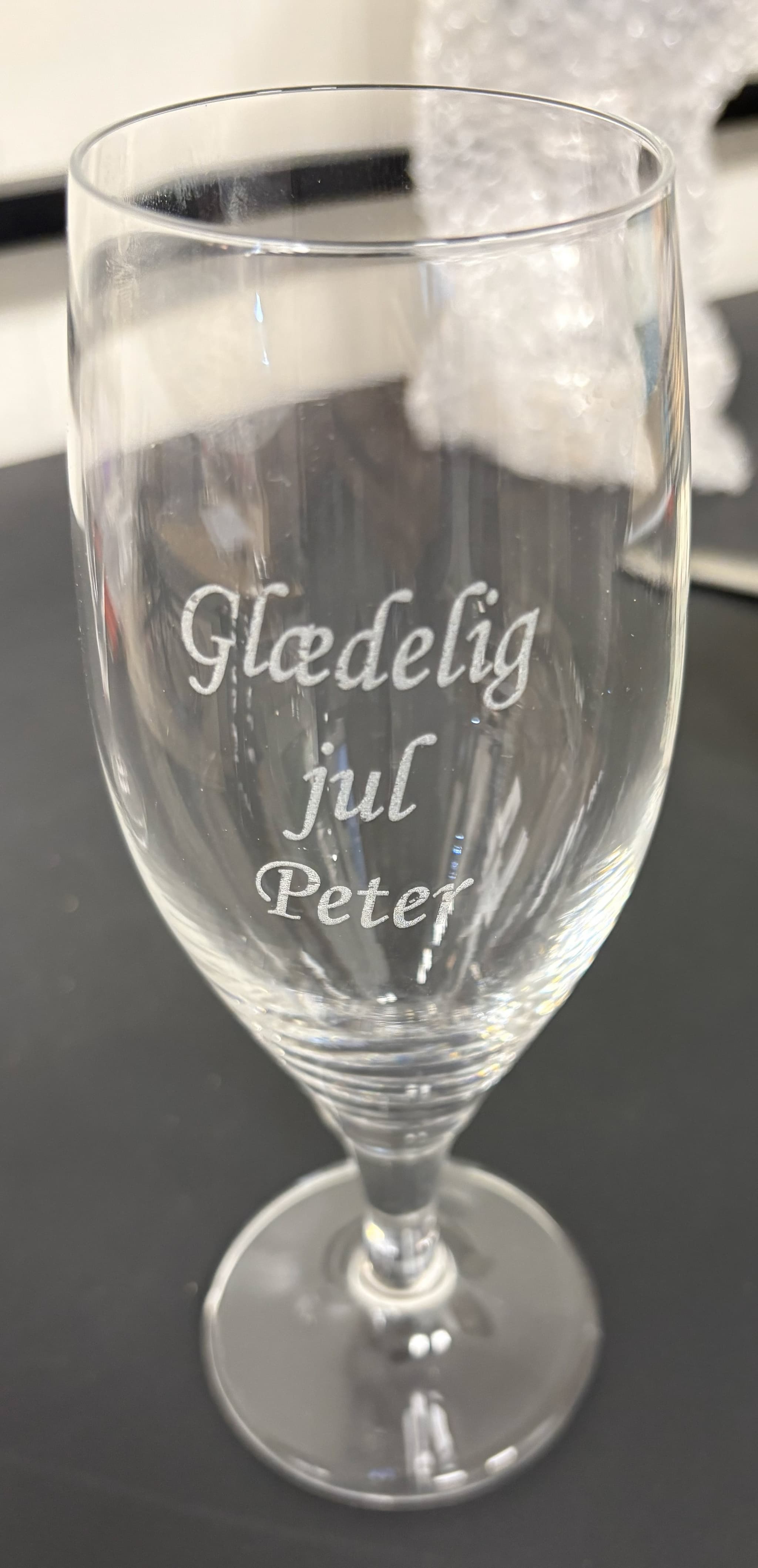 Aida Ølglas " Færdig graverede Glædelig Jul Peter " - Færdiggraverede gaver med gravering