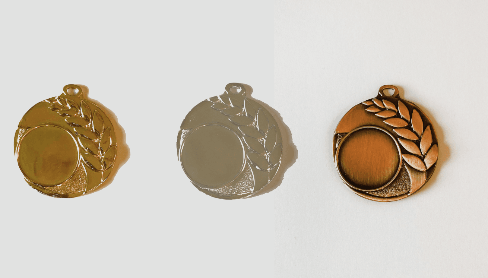 Medalje m. hvede gren 45 mm inkl. medaljebånd - Medaljer med gravering