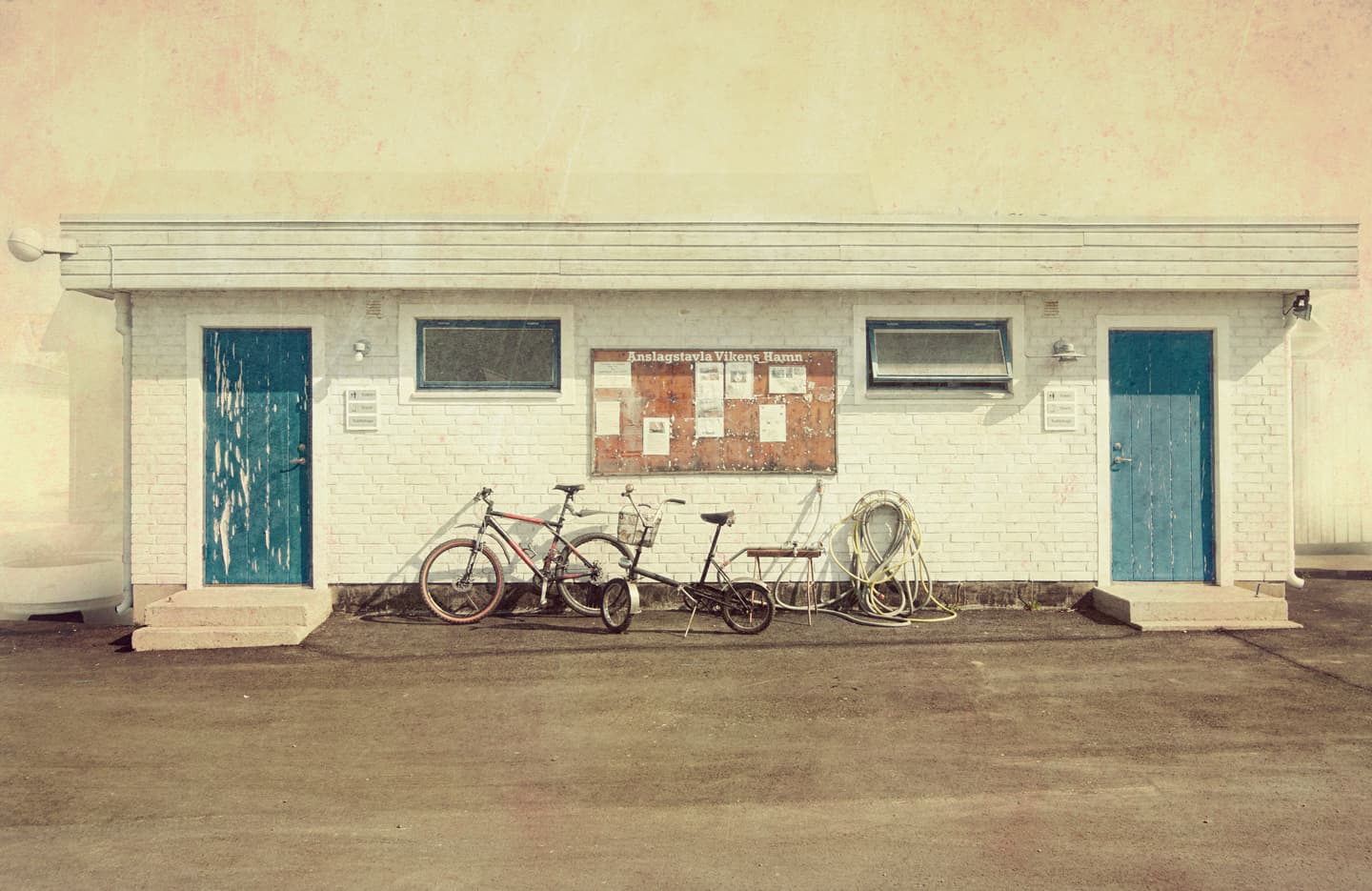 Blue Doors av Gustavo Orensztajn