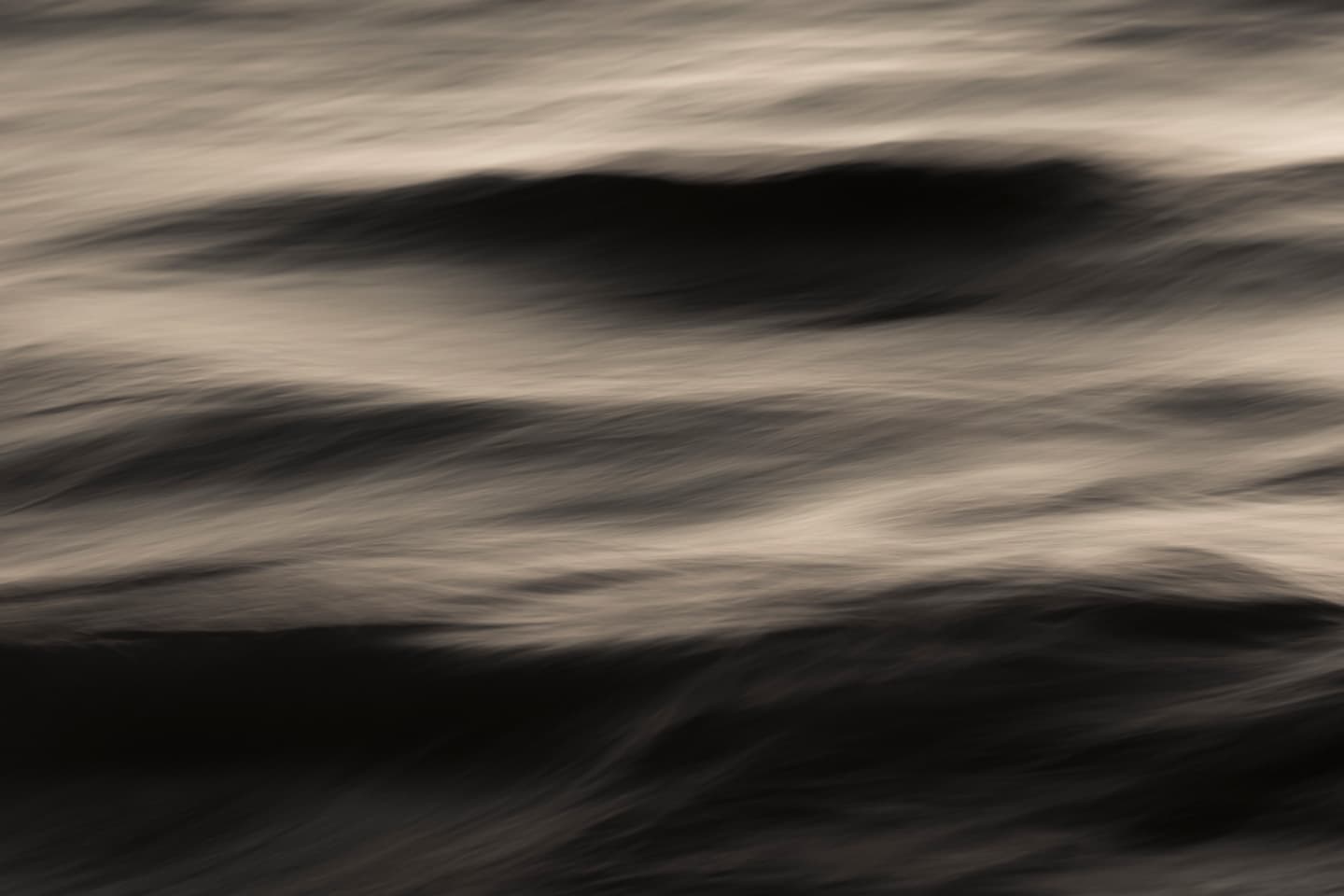 The Uniqueness of Waves XII av Tal Paz-Fridman