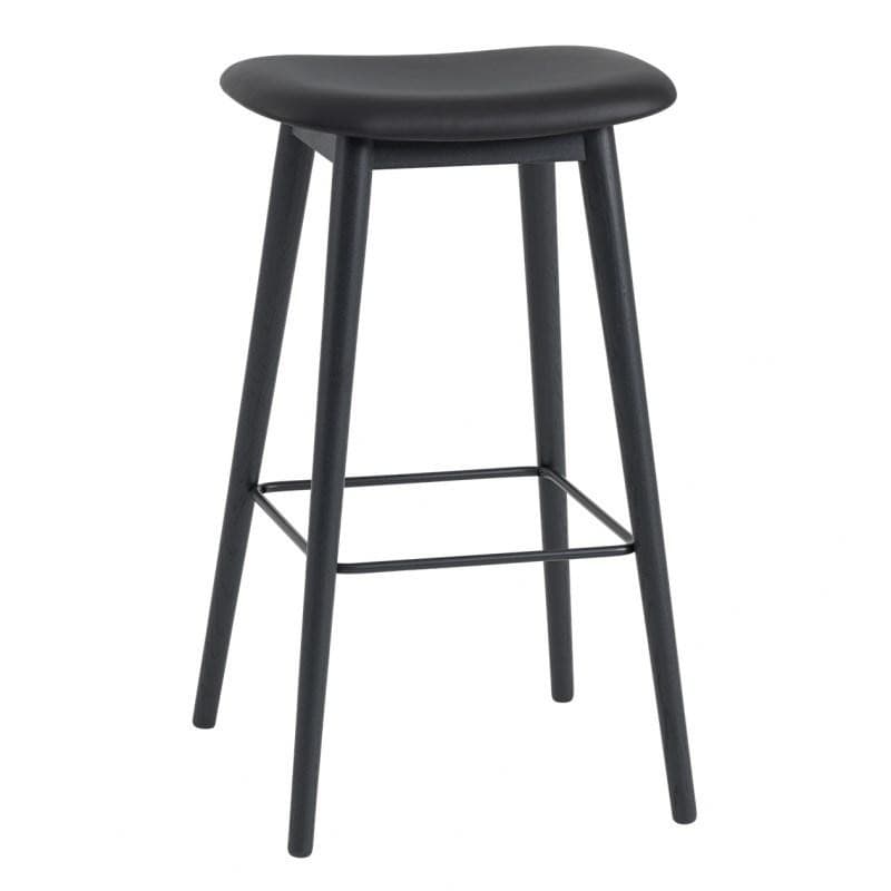 Muuto Fiber Bar Stool Wood Base Polstret Høj Refine Leather Black