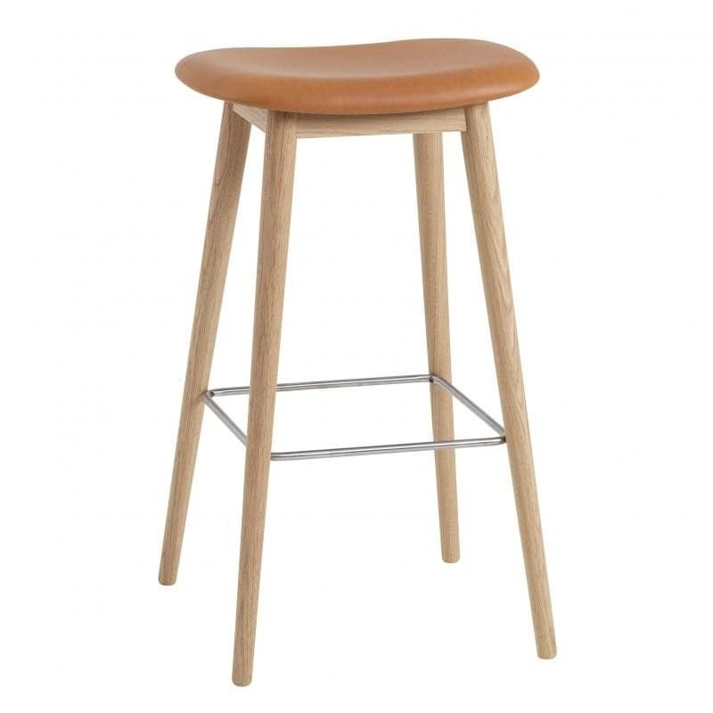 Muuto Fiber Bar Stool Wood Base Polstret Høj Refine Leather Cognac