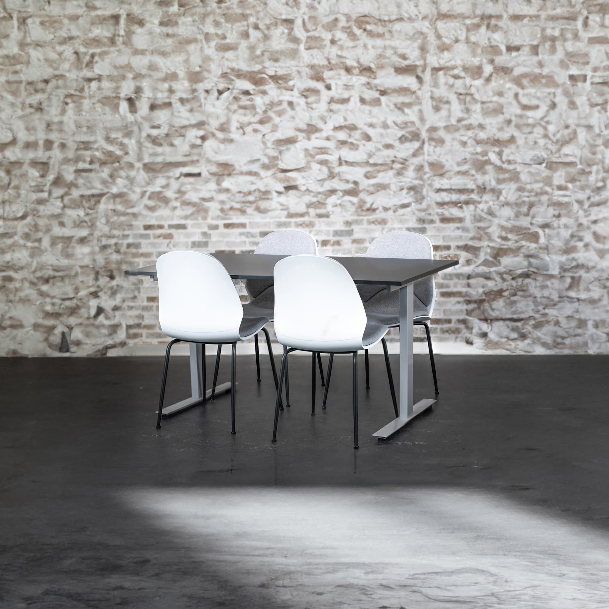 Kantinesæt 2 - Kantinebord og 4 stole med meder - Sort-hvid