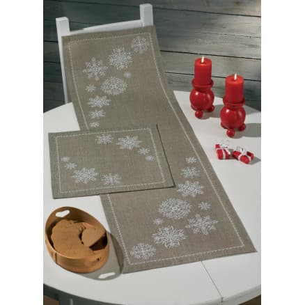 Permin Broderikit Lin Löpare Snöflingor 38x122cm