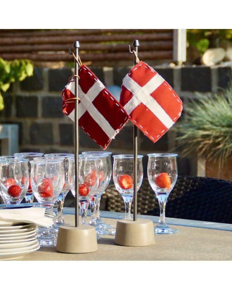 A2 Living Bordflag med Dannebrog fra by Brorson