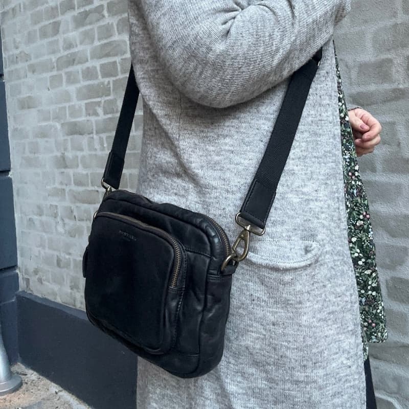 Dayton crossbody taske i sort bøffelskind - Dame - Montana