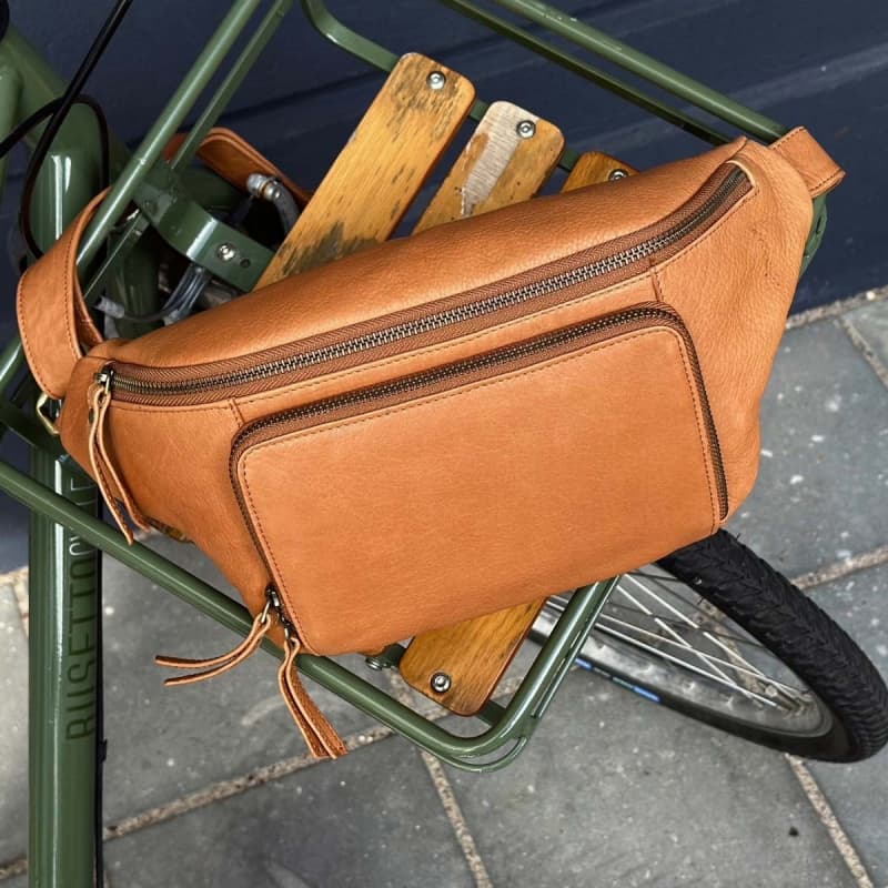 Fanni bumbag med integreret pung - Blød cognac skind - Treats