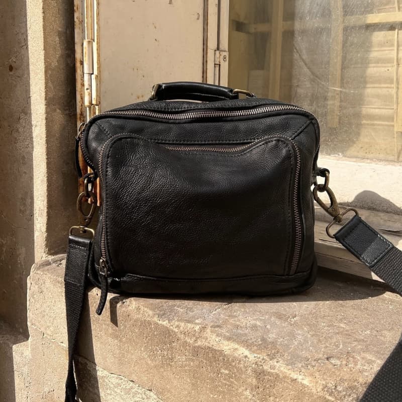 Emery crossbody m hank og aft rem - Blød sort bøffel - Montana