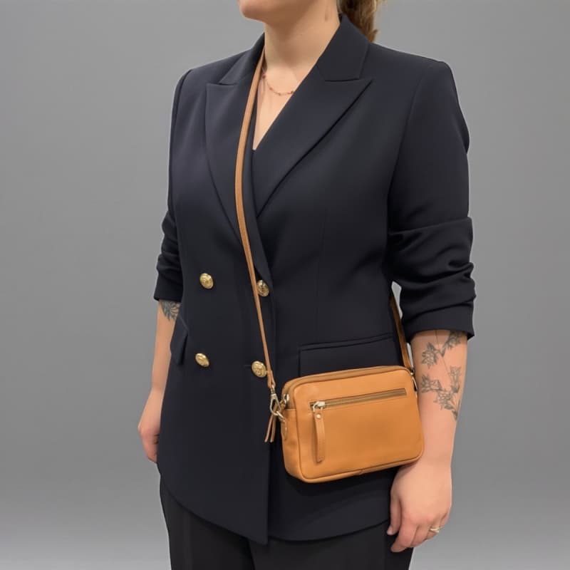 Bea crossbody taske - Cognac skind - Fin til mobil mm. - Treats