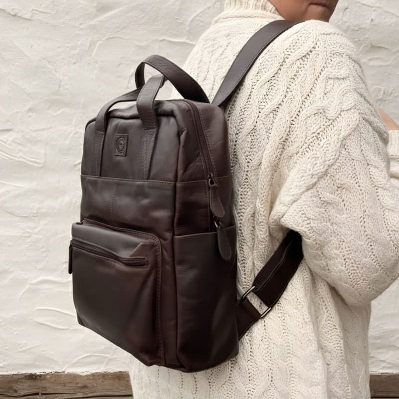 Rotterdam rygsæk i mørk brun bøffellæder - Pc lomme - Leather design