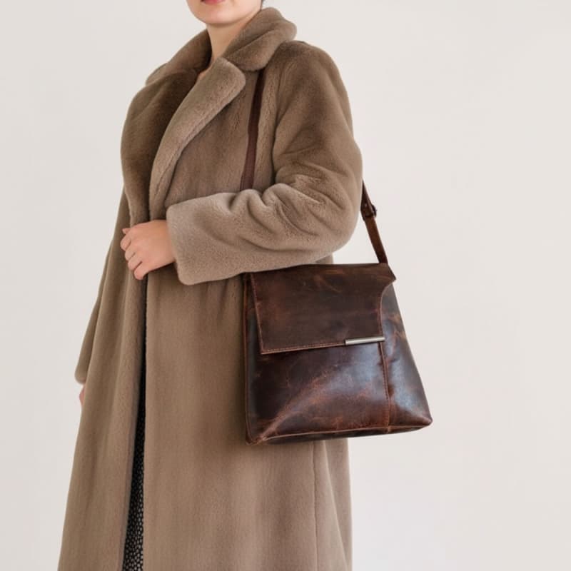 Luciana skuldertaske i patineret brun bøffel - Leather design