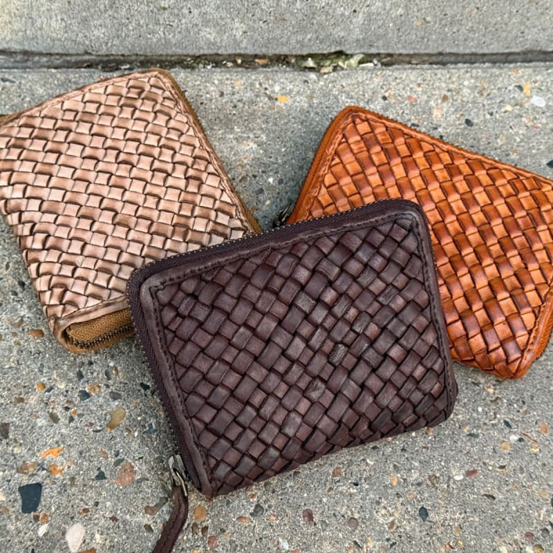 Saco pengepung med flet - Brun, cognac eller walnut bøffelskind Walnut