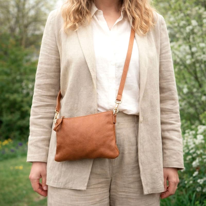 Olivia crossover taske i patineret cognac bøffel - BTF-CPH