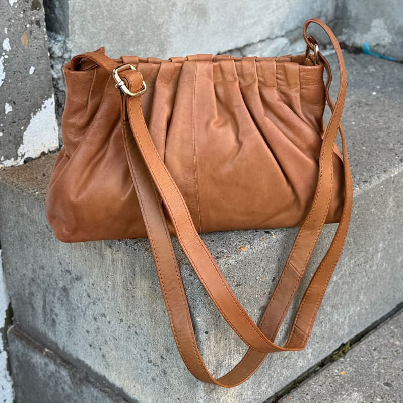 Alia crossover taske i blød cognac lammeskind - Dame - Orchid
