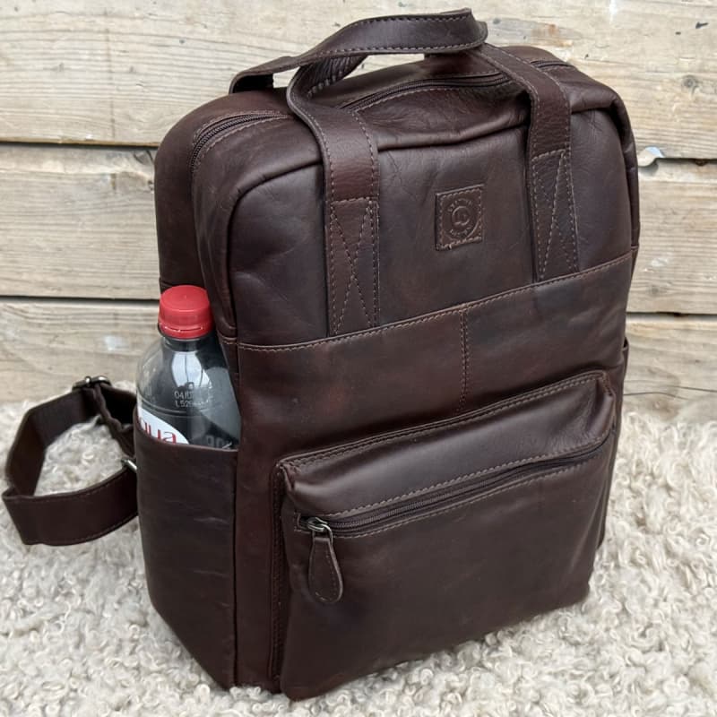 Rotterdam rygsæk i mørk brun bøffellæder - Pc lomme - Leather design