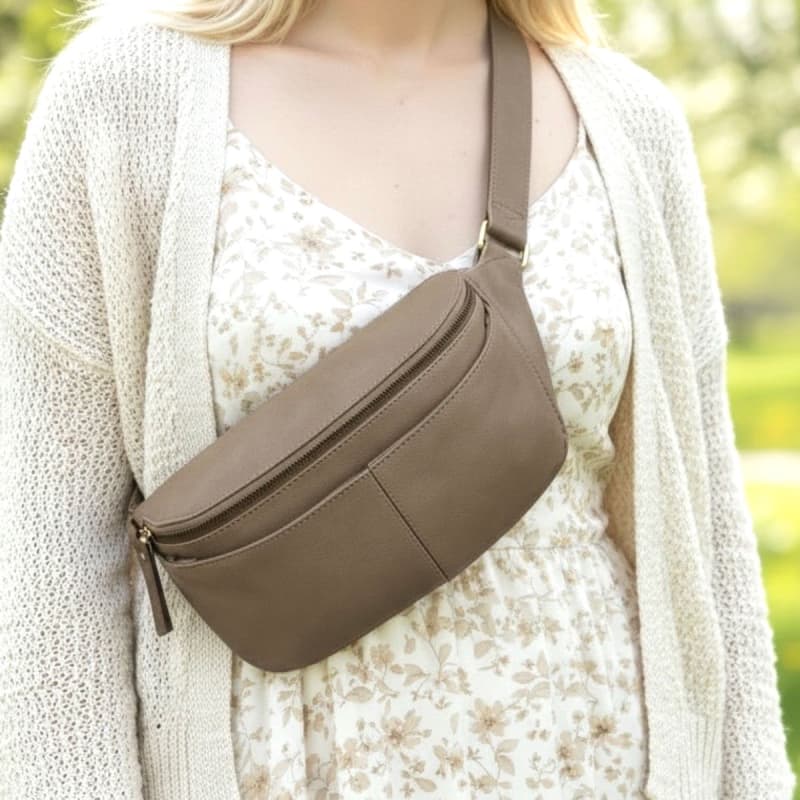 Agnes bumbag i blød beige kalveskind - Fra danske Treats