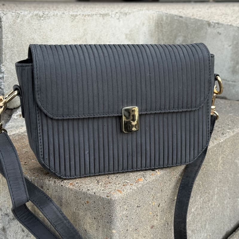 Santiago skuldertaske - To remme - Sort bøffel - Leather design