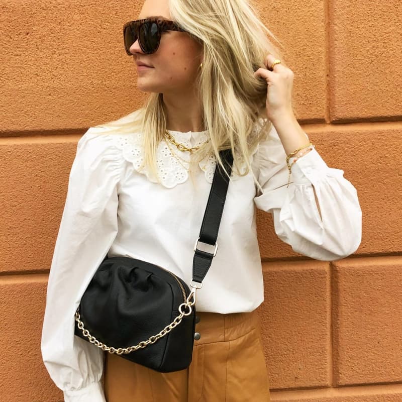 Layla Lay Lay crossbody taske - Blød sort skind - Rem og kæde - Treats