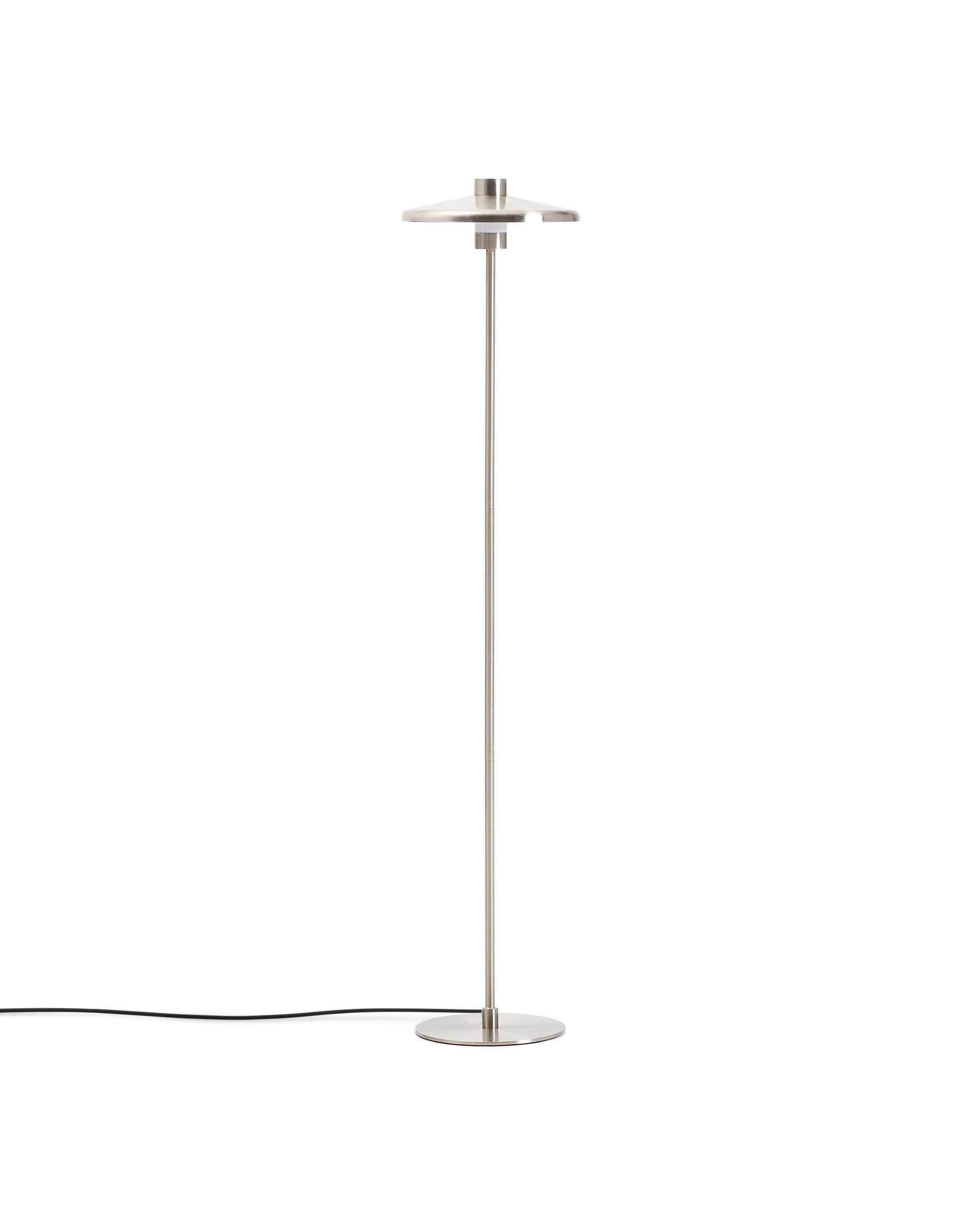 KAVE HOME Nuvira golvlampa - ljusgrå borstad metall