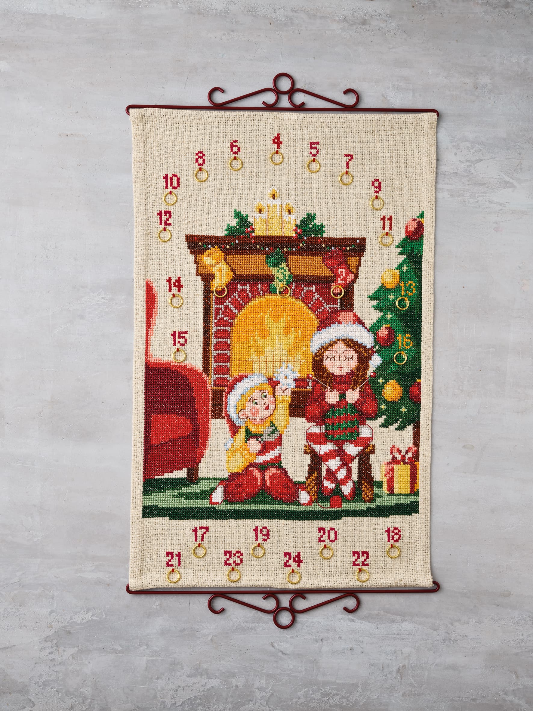Paketkalender broderisats - 34-2232 Barn vid den öppna spisen