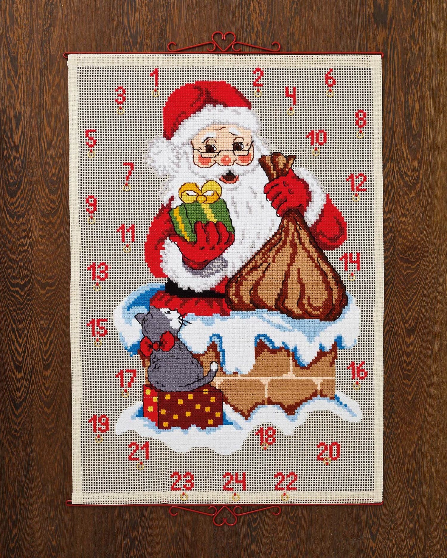 Paketkalender broderikit Jultomte i skorsten Permin - 34-4210