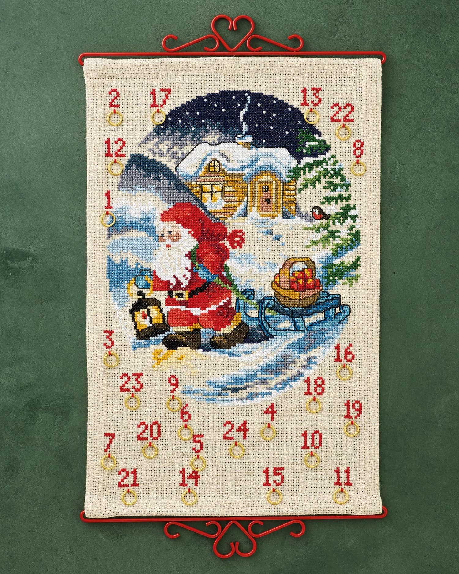 Paketkalender broderikit Tomte med äppelkorg Permin - 34-4214