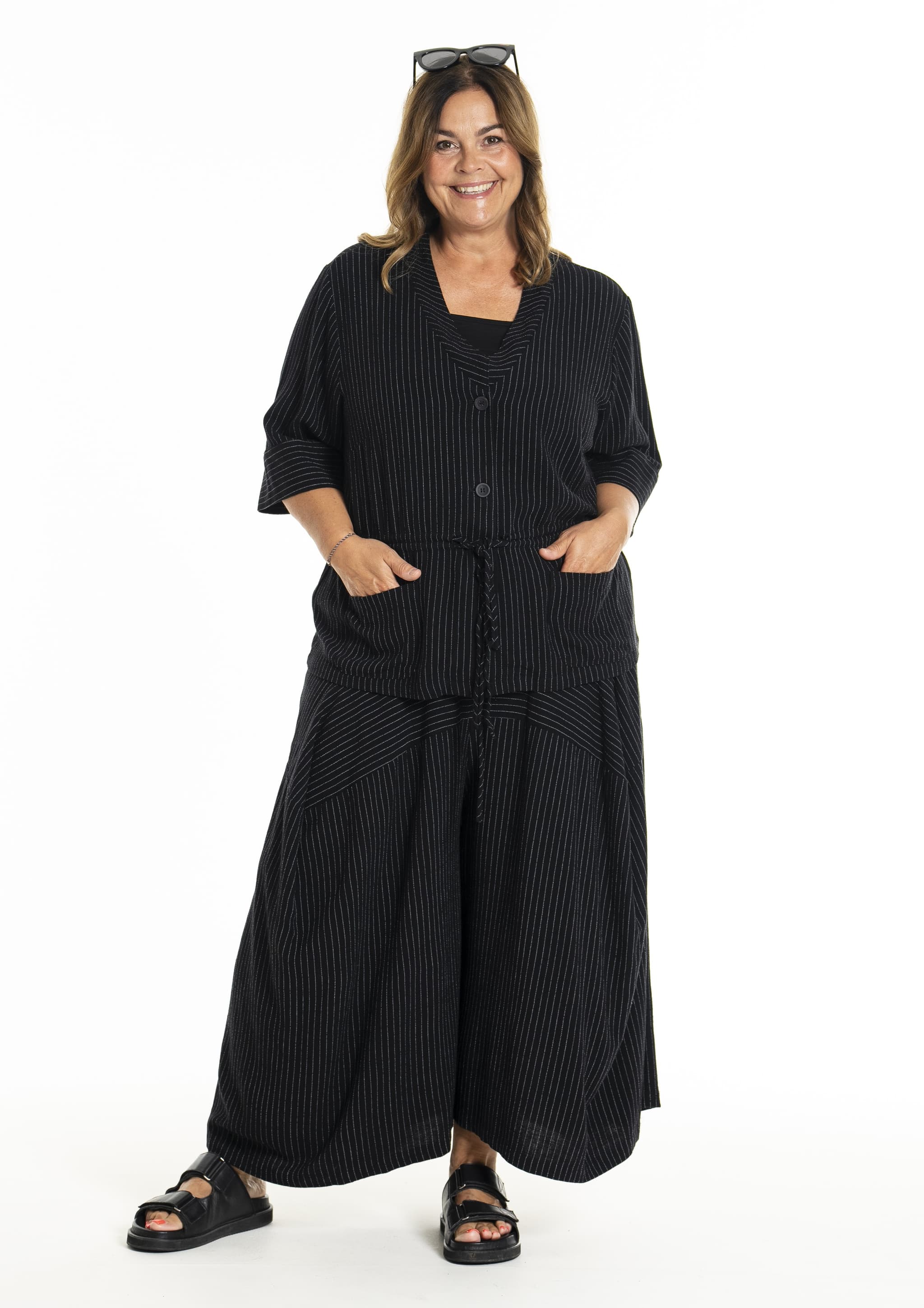 Gozzip GKatarina Shirt Jacket - Sort jakke med hvide striber G253030 Black stripe