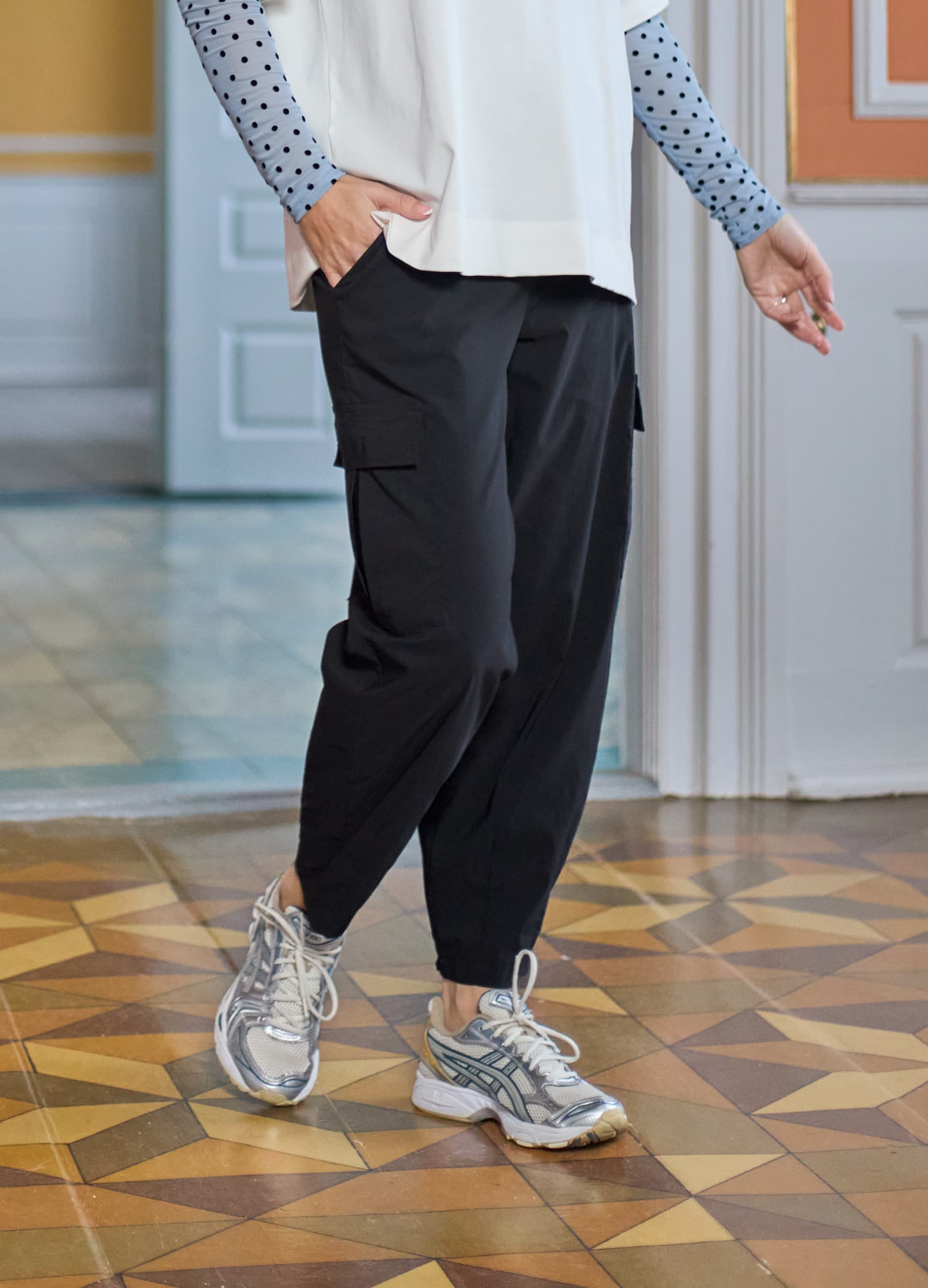 Black Colour BCDAVINA BARREL CARGO PANT - Sort buks 41056 Black