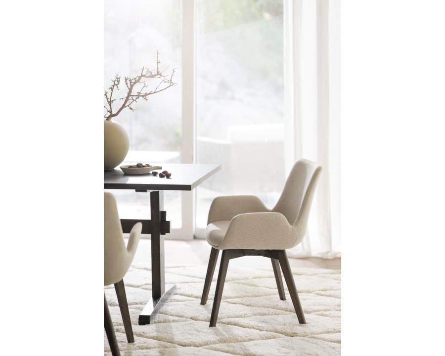 Drimsdale spisebordsstol Beige med 3 stelfarver, Rowico - Rowico Home - Stole Senior