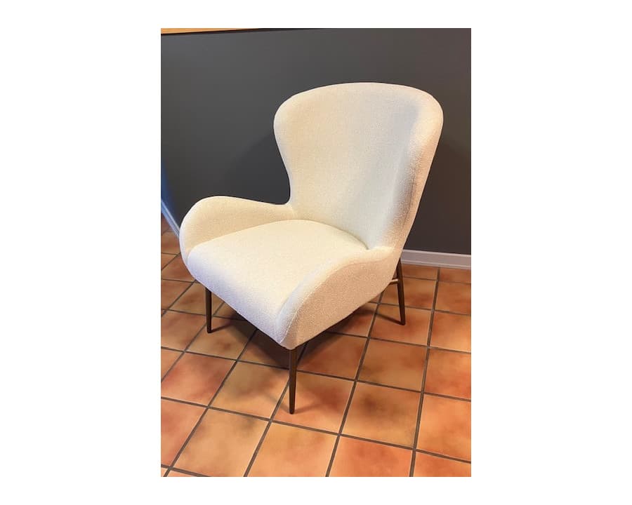 Glam loungestol med lav ryg - tekstil bouclé - DAN-FORM Denmark - Produkter Senior