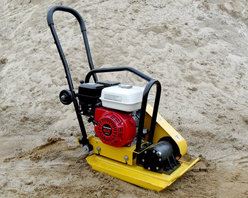 Pladevibrator 62 kg med Honda GX160 motor og kørehjul - Primus Danmark
